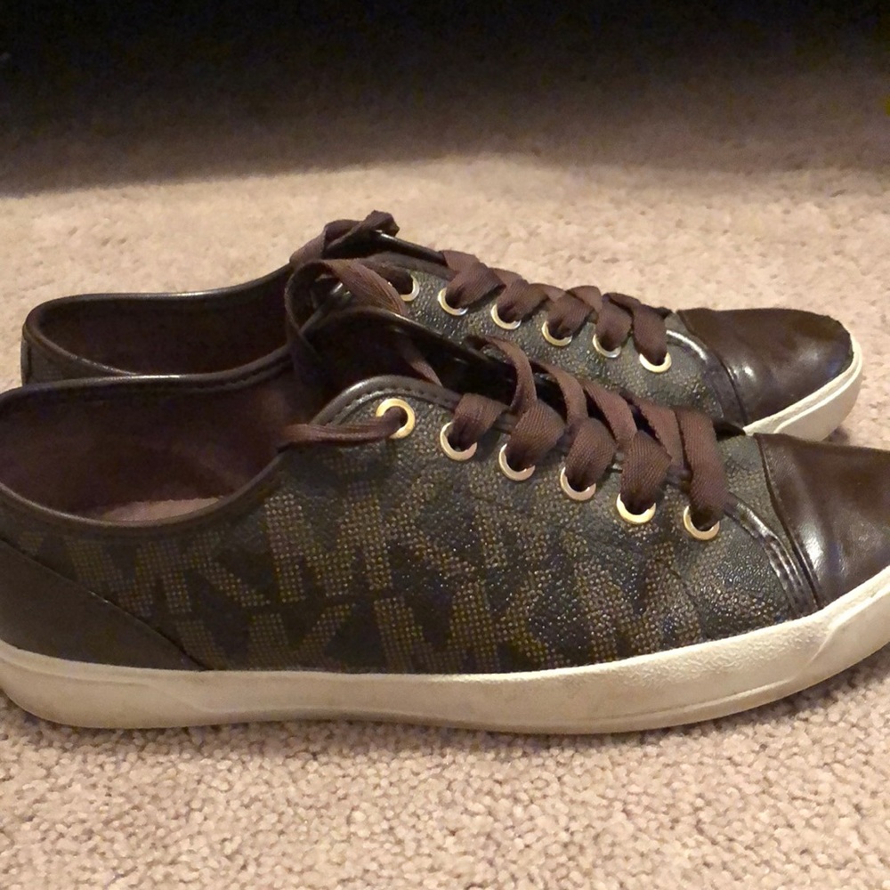 Shoes - Picture 2 of 5